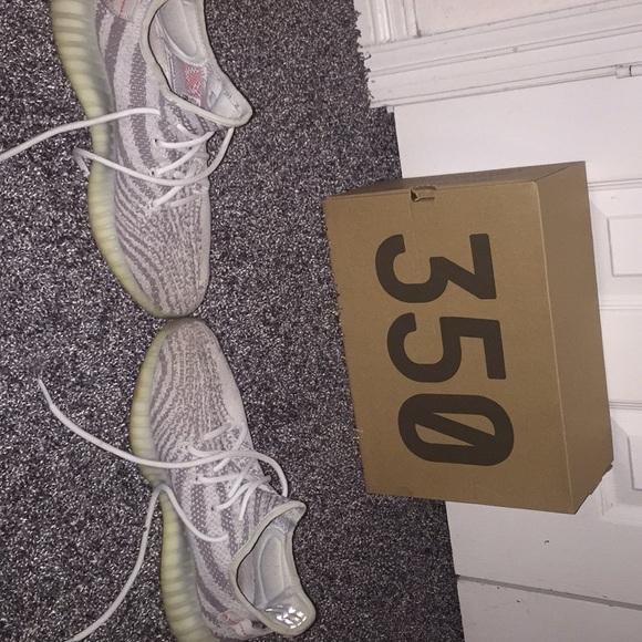 Adidas Yeezy Boost 350 V2 - Picture 3 of 4